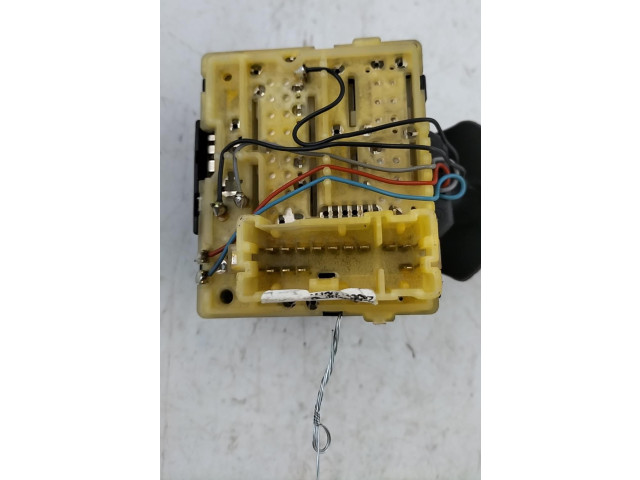 Ручка стеклоочистителей 8201168016   Renault Clio IV