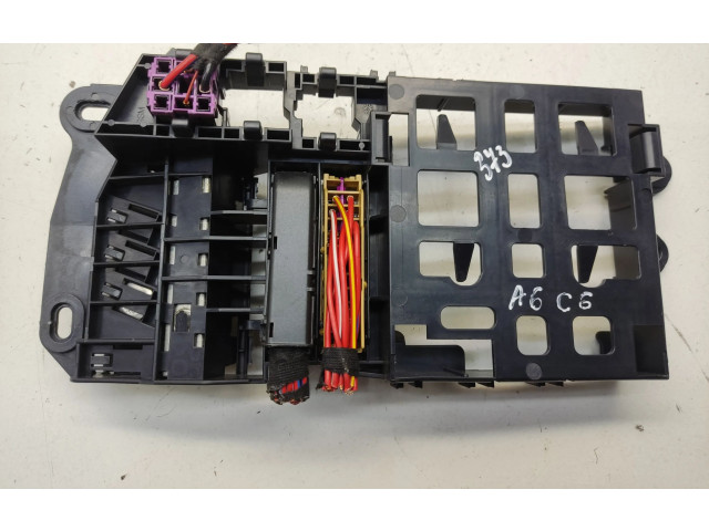 Pojistková skříňka 4F0971845 Audi A6 S6 C6 4F 2006