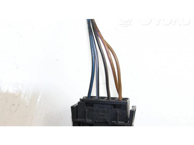 Ручка стеклоочистителей 8360915   BMW Z3 E36