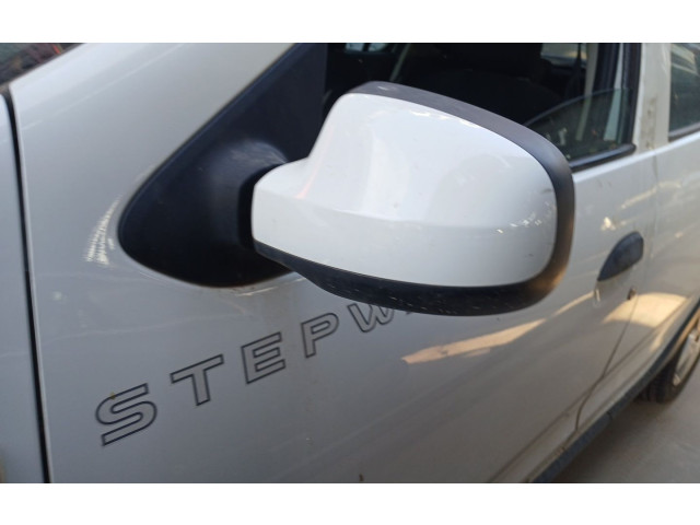 Зеркало электрическое Dacia Sandero 2008 - 2012 года