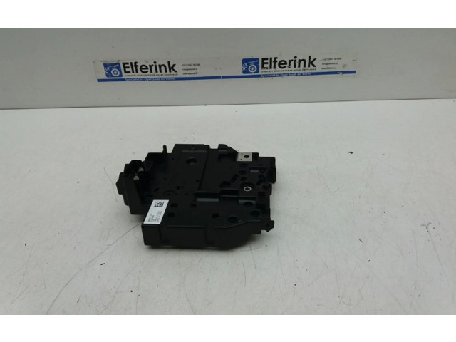 Блок предохранителей 8889877787, 32265898 Lynk & co 01