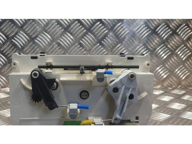 Блок управления климат-контролем E64138 Citroen Xsara Picasso