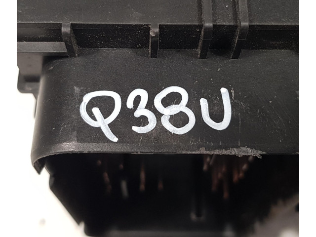 Блок предохранителей 8K150911 Audi Q3 8U