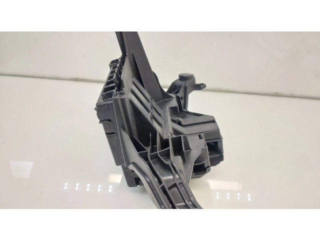   Pojistková skříňka A2135403539, 201027   Mercedes-Benz EQC 2021