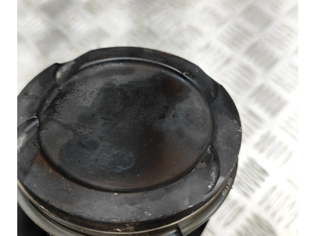 Поршень 32213692, 31401957 Volvo XC40