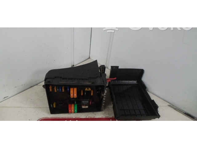 Блок предохранителей 1K0937132F, 017180061   Volkswagen Caddy    