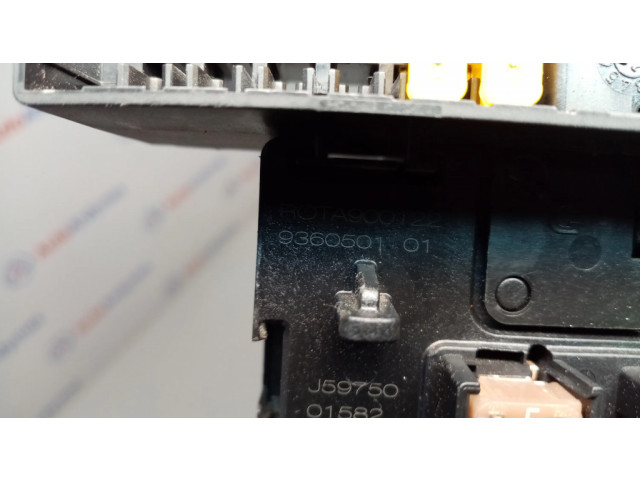 Блок предохранителей 9360501, 61149360501 BMW X1 F48 F49