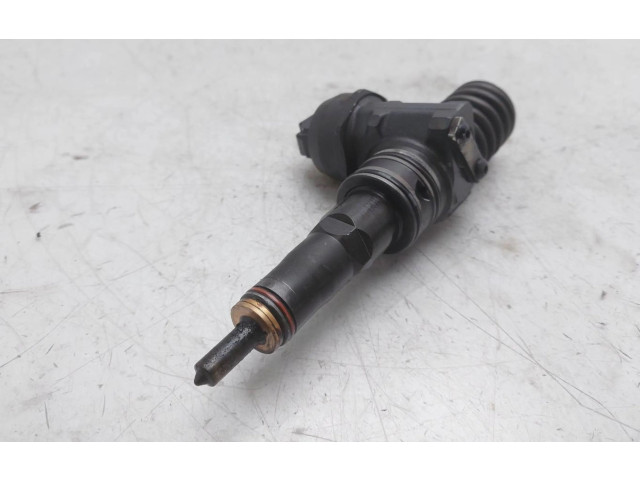 Форсунка 038130073AG    Skoda Octavia Mk2 (1Z)   