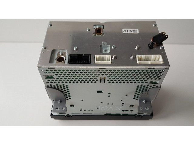 Радио/ проигрыватель CD/DVD / навигация