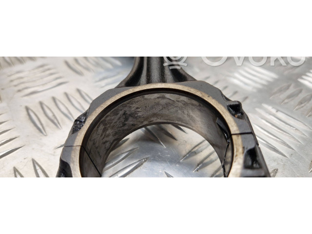  Поршень с шатуном    Volkswagen PASSAT B4  