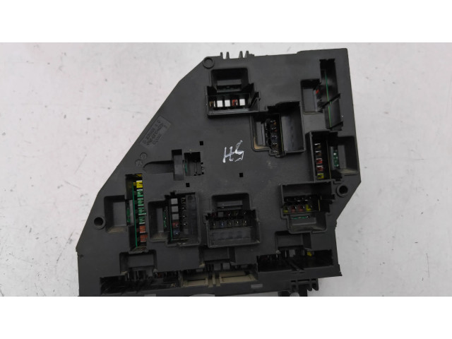 Pojistková skříňka 1670498 BMW 7 F01 F02 F03 F04 2009