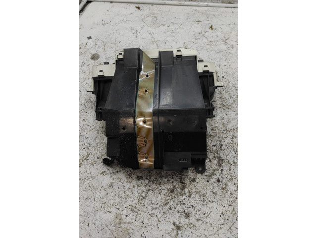 Панель приборов    Toyota Yaris Verso       