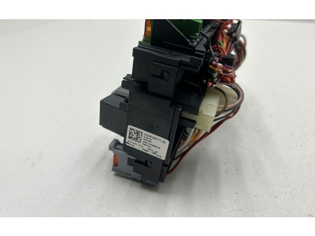 Блок предохранителей A2469067100, YAP3684715 Infiniti Q30