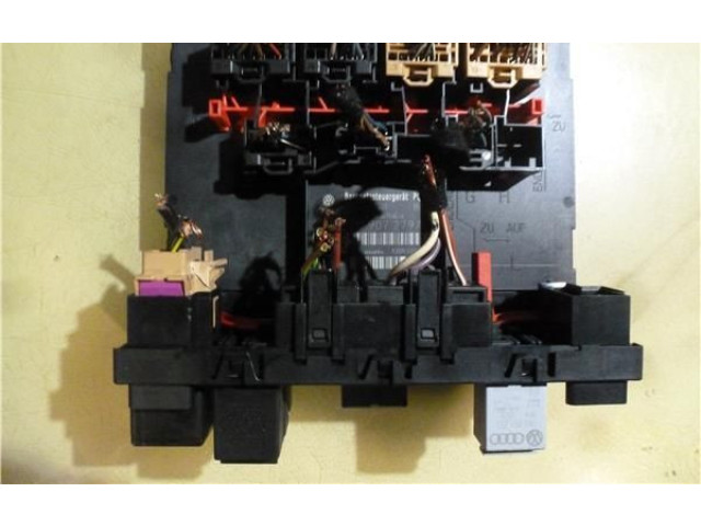 Блок предохранителей 8P0907279A   Audi A3 S3 8P    