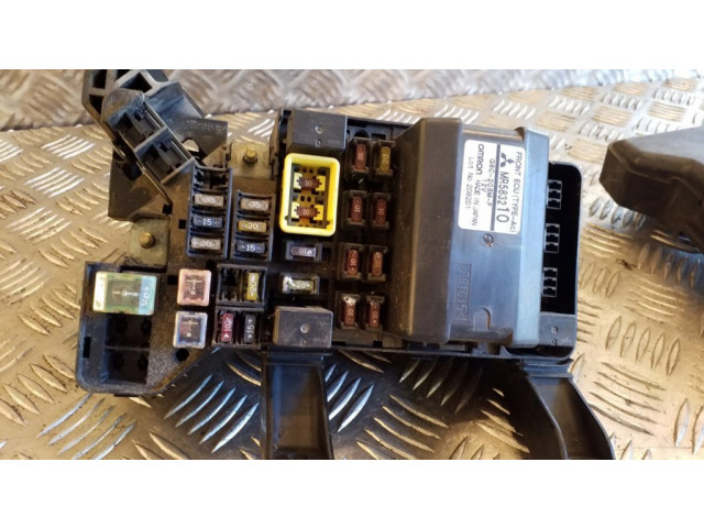 Блок предохранителей MR583210, G8C208MF Mitsubishi Pajero