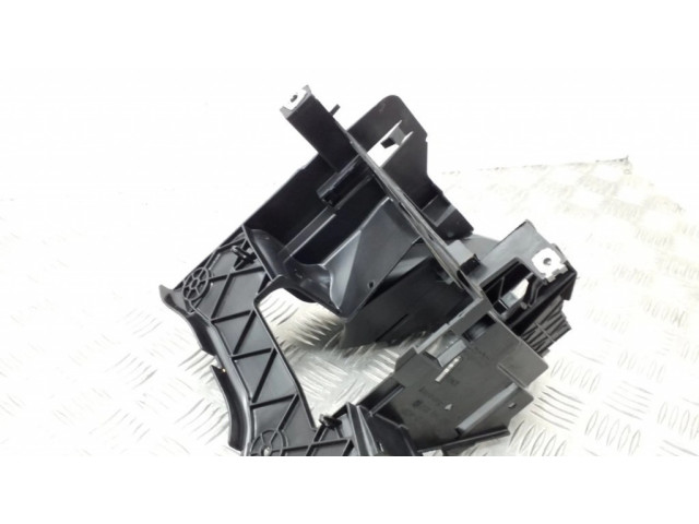 Другая деталь отсека двигателя