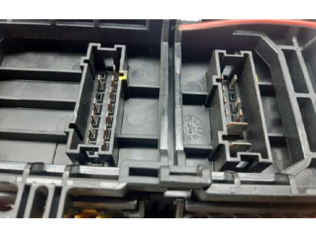 Блок предохранителей A2465402614 Mercedes-Benz A W176