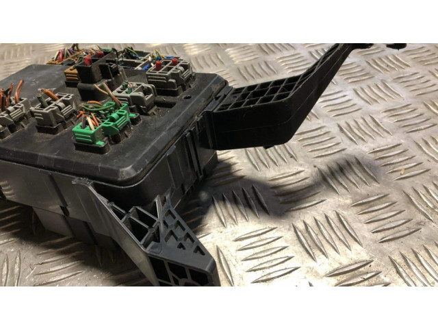 Блок предохранителей 2L1830949, 1S7T14A073AF Ford Mondeo Mk III