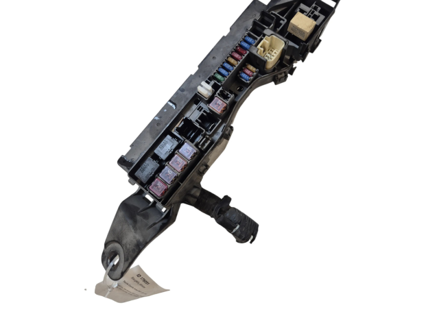 Блок предохранителей    Toyota Corolla Verso E121    