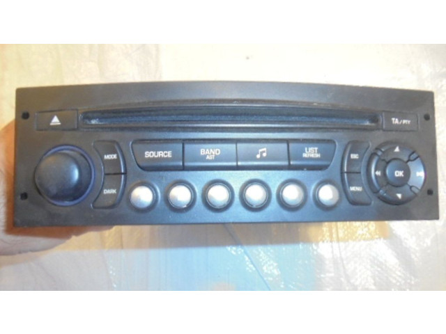 Радио/ проигрыватель CD/DVD / навигация