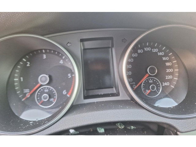 Панель приборов 5K0920870G Volkswagen Golf VI