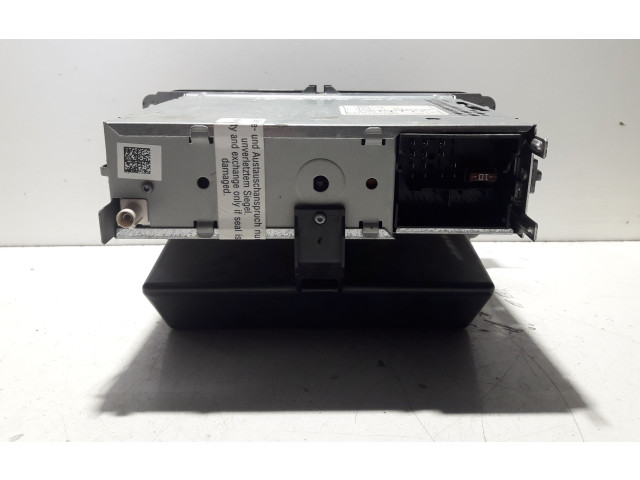 Радио/ проигрыватель CD/DVD / навигация