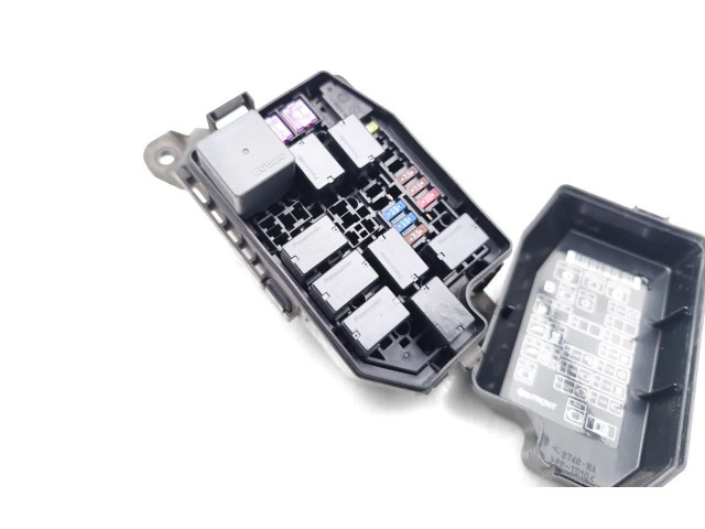Блок предохранителей MR400709   Mitsubishi Outlander    