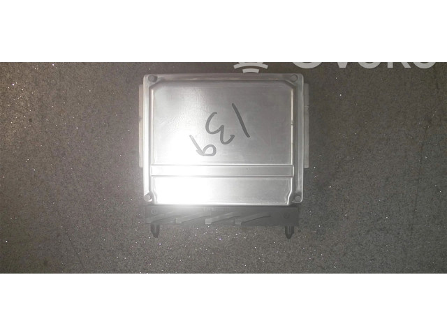 Блок управления двигателя 8677708   Volvo V70