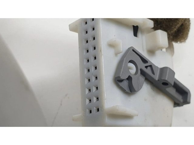 Зеркало заднего вида (в салоне)