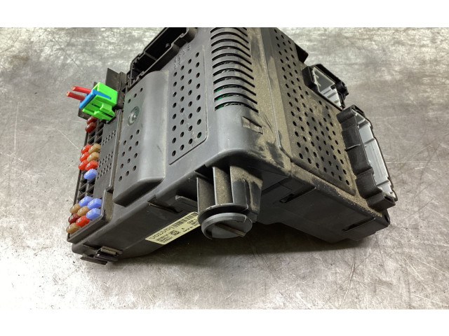 Блок предохранителей 30795114, 28073267   Volvo V70    