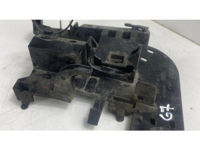 Другая деталь отсека двигателя