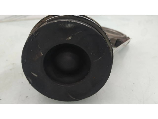 Píst Ford Focus pro naftový motor 2.0