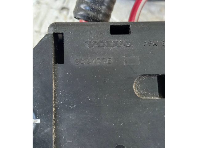 Блок предохранителей  9441776   Volvo V70    