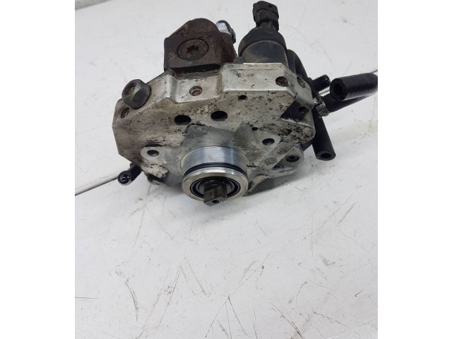 Vstřikovací čerpadlo 8689590, 047114   Volvo V70    d5244t 