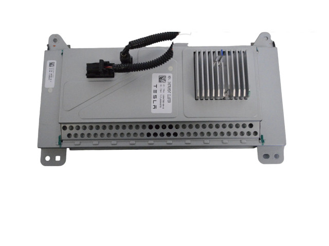 Панель приборов Tesla Model S