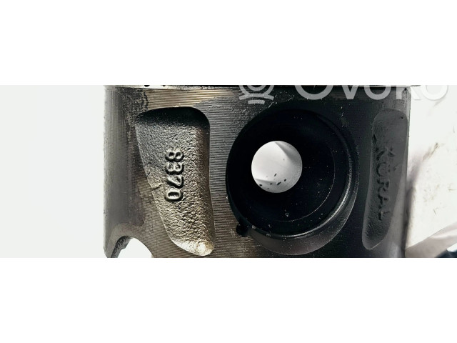  Поршень    Mitsubishi Montero  