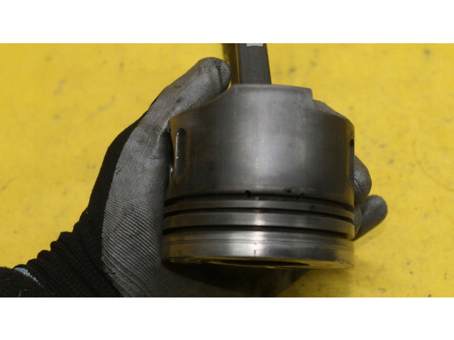 Píst Mercedes-Benz C W203