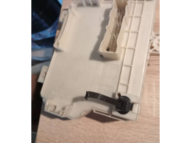 Блок предохранителей MN108319 Mitsubishi Colt