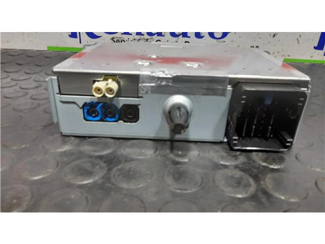 Радио/ проигрыватель CD/DVD / навигация