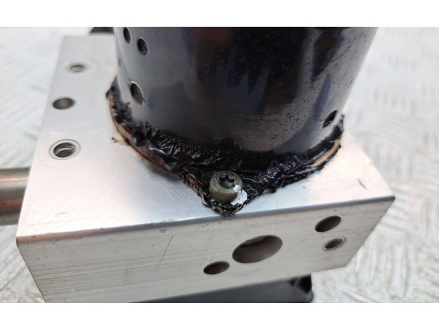 Блок АБС P52128675AA, 56044240AA Jeep Cherokee III KJ 2001 - 2008 года