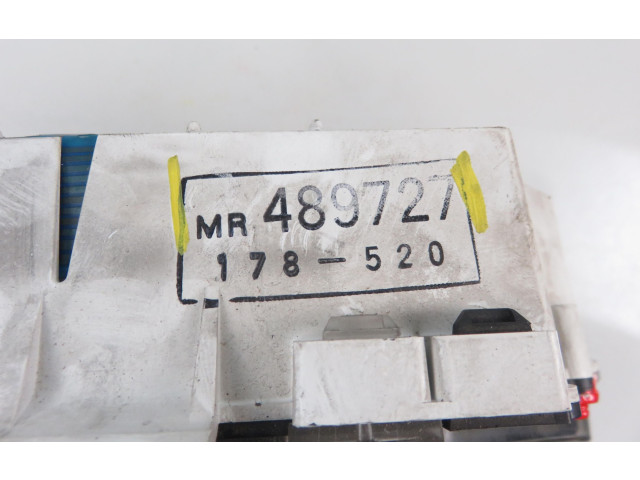 Панель приборов MR489727 Mitsubishi Space Wagon
