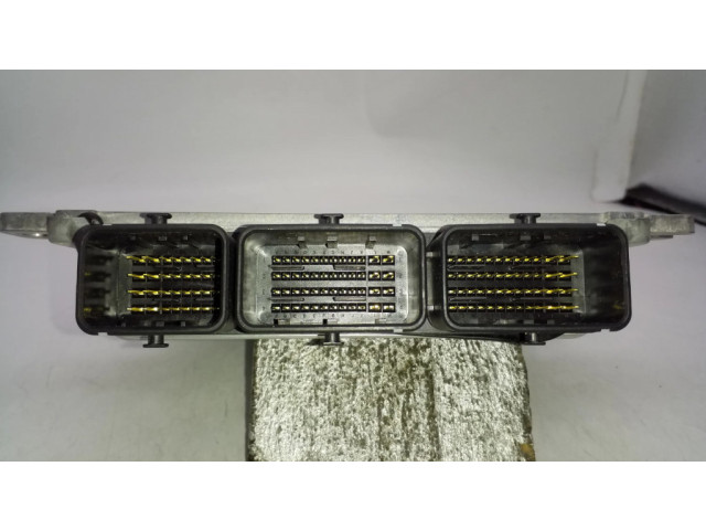 Блок управления двигателем Блок управления MEC100120C1, MEC100120C17215   Nissan Skyline