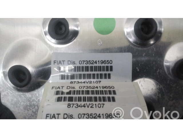 Другая деталь салона