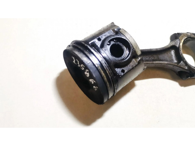 Píst rf8b Mazda 626 pro naftový motor 2.0