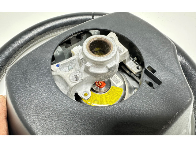 Volant Toyota Avensis T270 2013