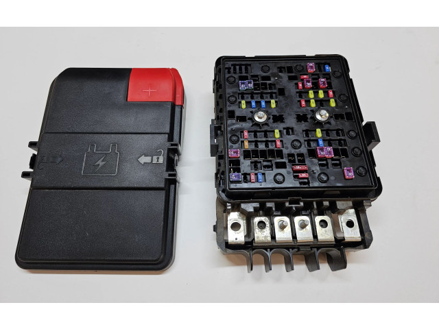 Блок предохранителей  68347002AE   Jeep Grand Cherokee WL    