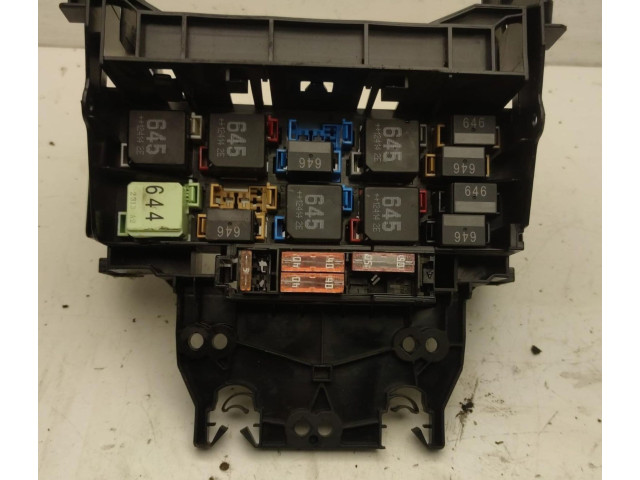 Блок предохранителей    Audi A1    