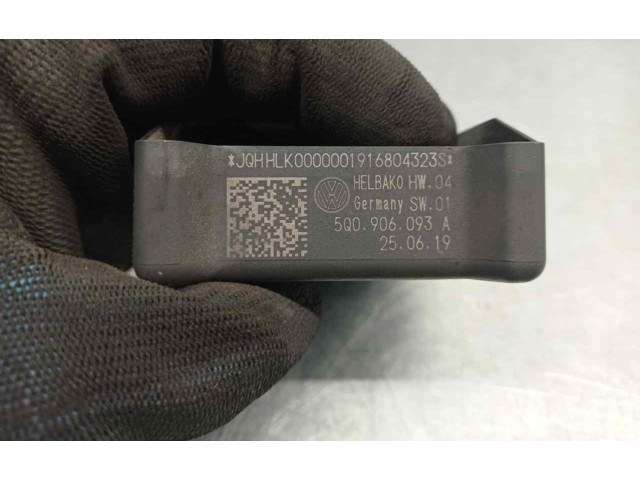 Блок предохранителей Skoda Octavia Mk3 (5E)