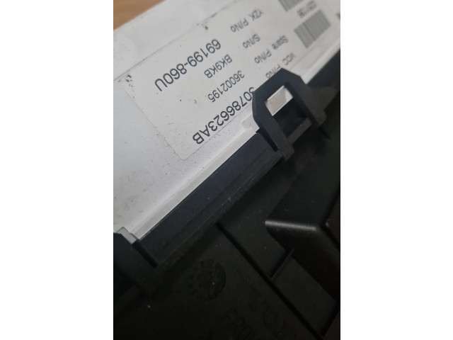 Панель приборов 30786623AB   Volvo V70       