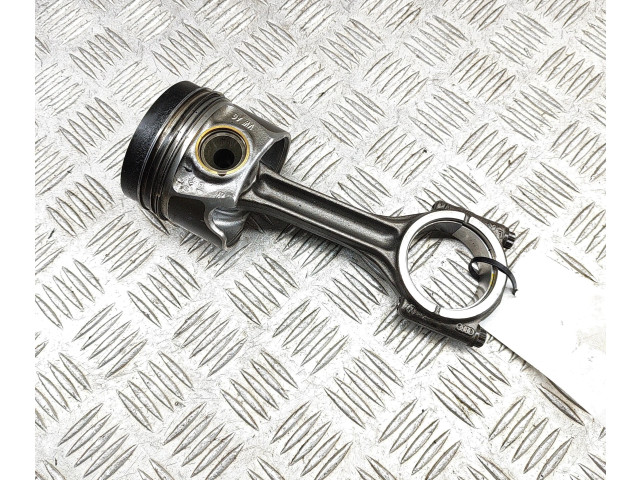  Поршень  04L107065A, 04L105401A  Skoda Octavia Mk3 (5E)  